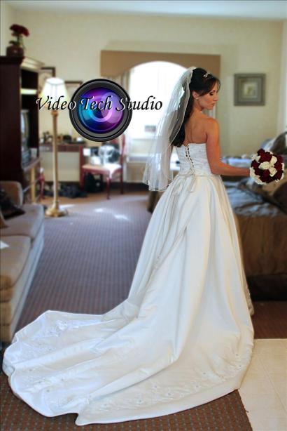 bride dress bouquet